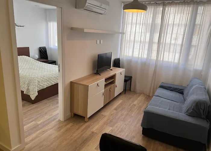 Central Porto 1-Bedroom Apartment With Kitchenette&Bathroom