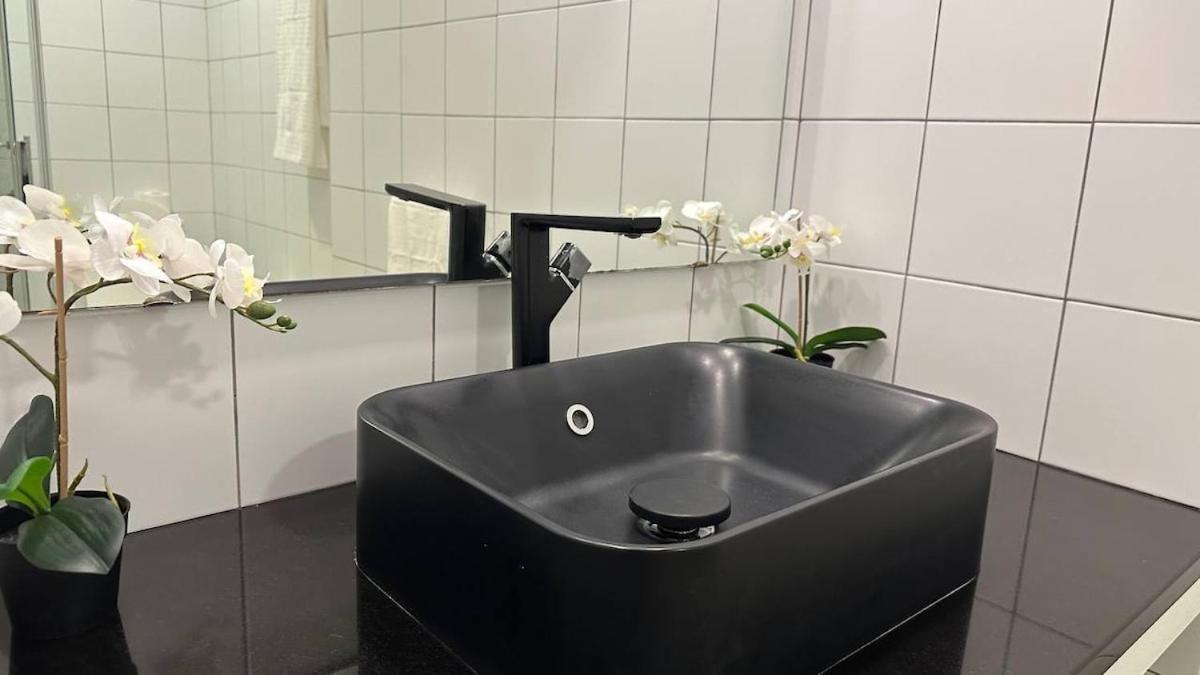 1-bedroom With Kitchenette&bathroom *