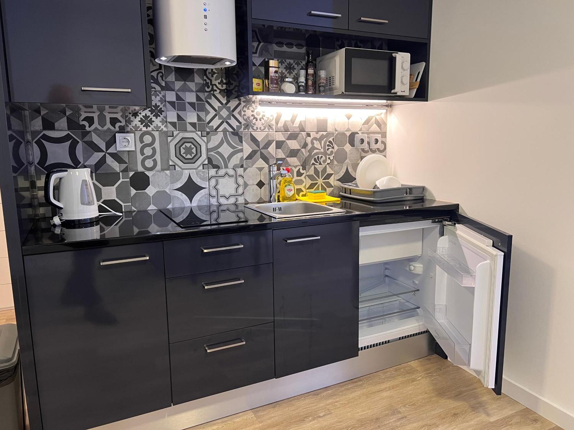 1-bedroom With Kitchenette&bathroom Apartment *