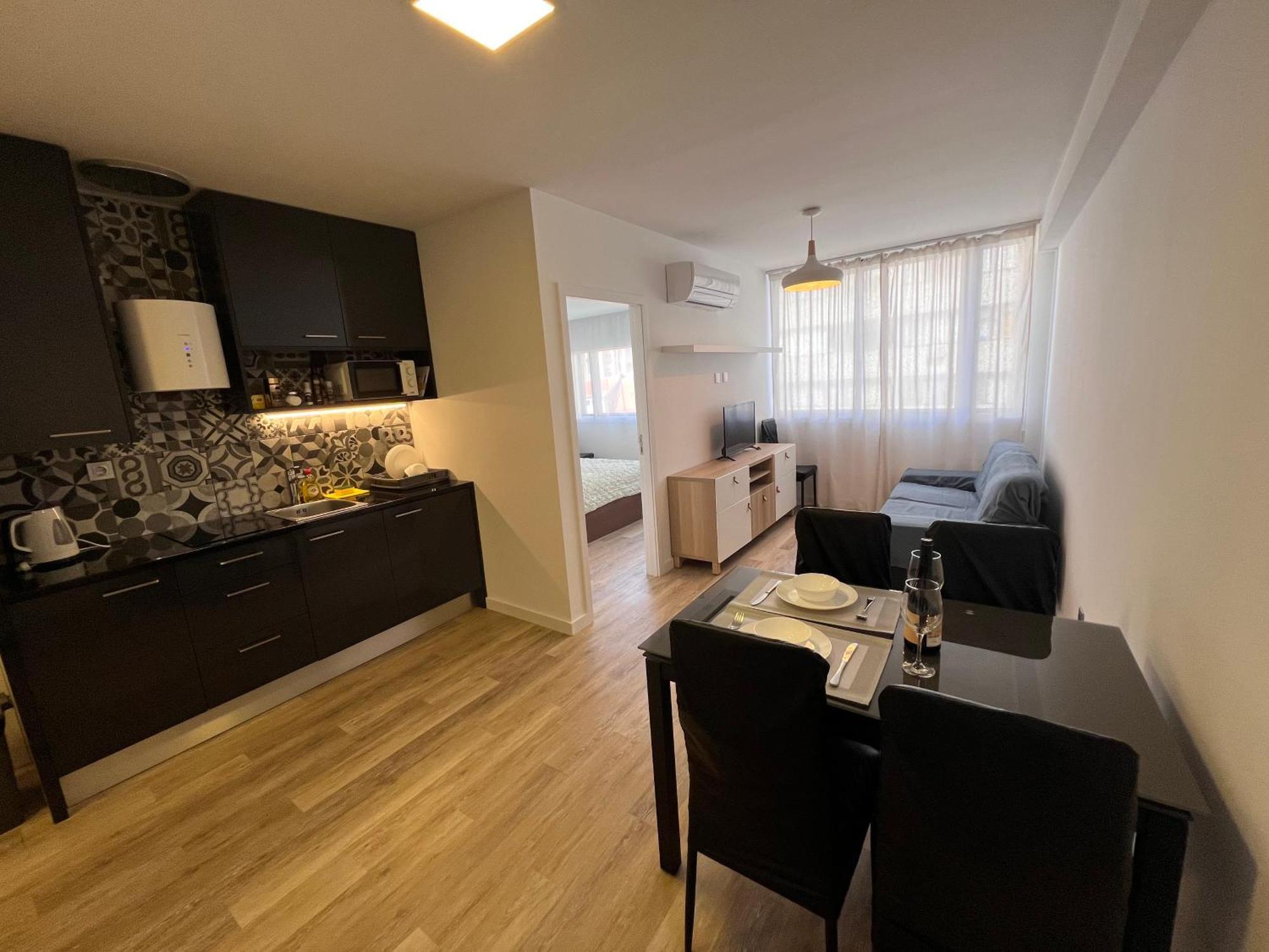 1-bedroom With Kitchenette&bathroom *